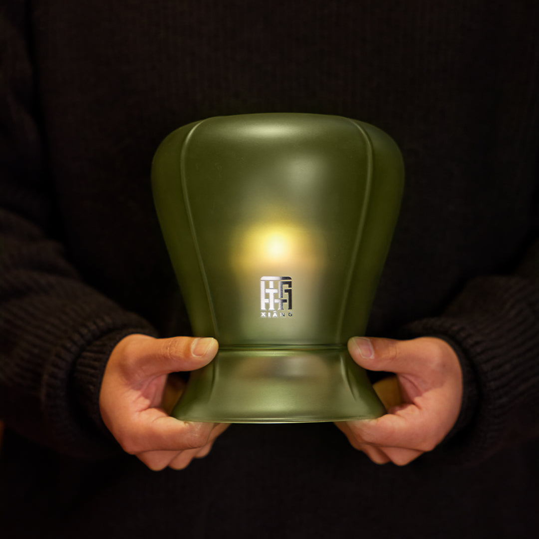 Bougeoir lanterne céleste Green Rise - Verre soufflé à la main et DreamScentz™ - XIANG
